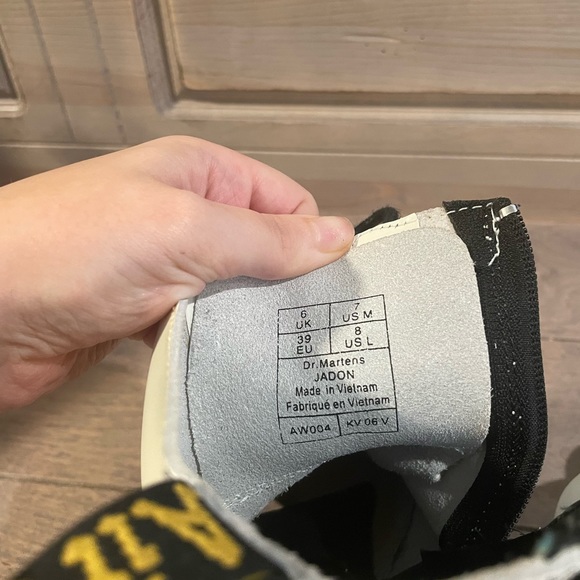 Dr. Martens Jadon Platform classic 8-Eye Boot - Picture 10 of 11